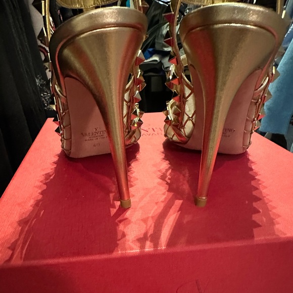 ✨BNIB✨ VALENTINO GARAVANI rockstud gold Diamond star pattern heels size 40 - Picture 11 of 12